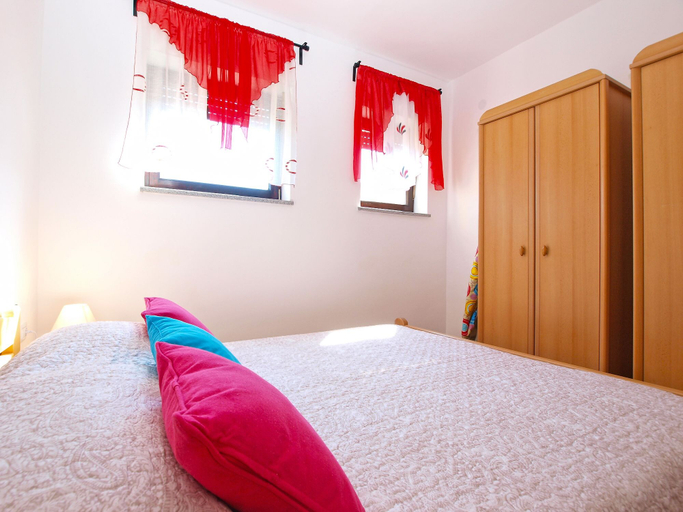 Bedroom 2, Apartment 1200, Fažana