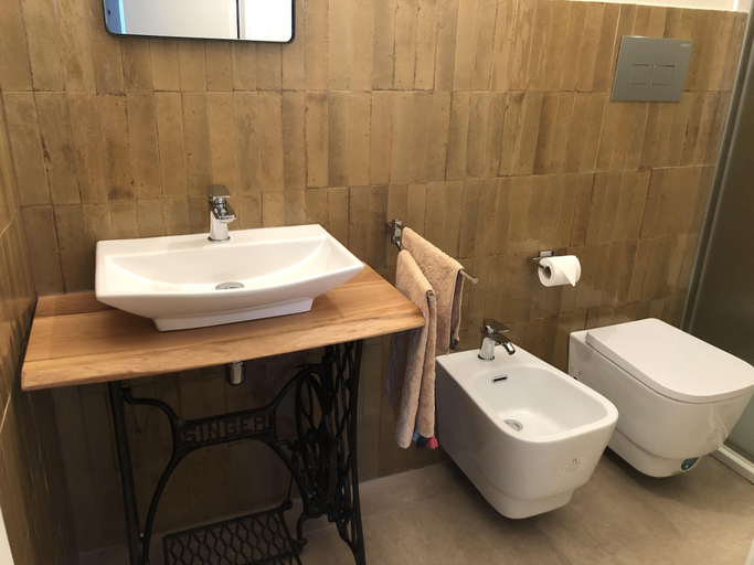 Bathroom 4, Chicchi di Melograno, Ragusa
