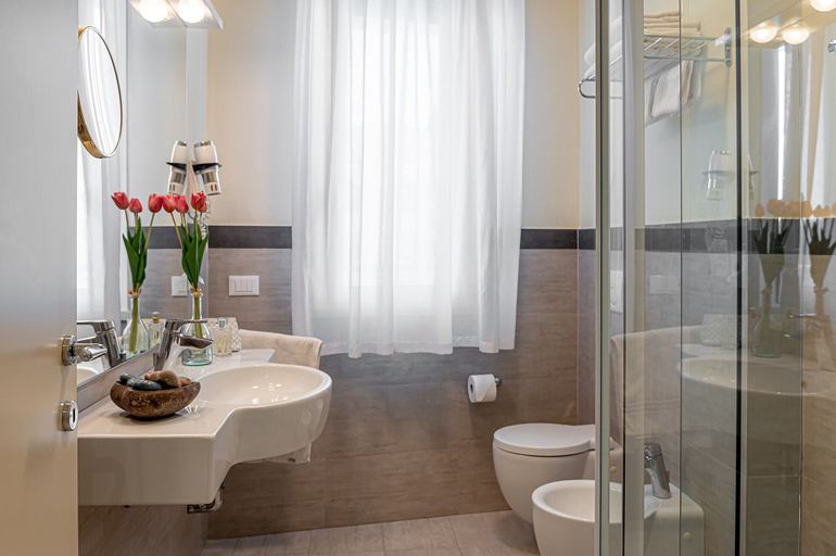 Bathroom 5, Adria, Ravenna