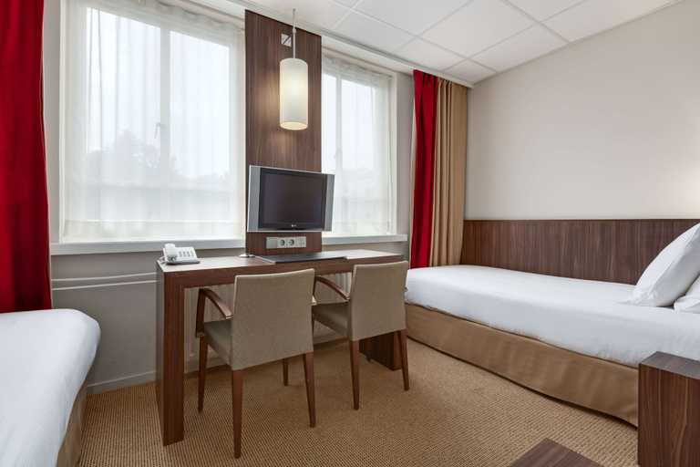 Bedroom 4, NH Eindhoven Conference Centre Koningshof, Veldhoven