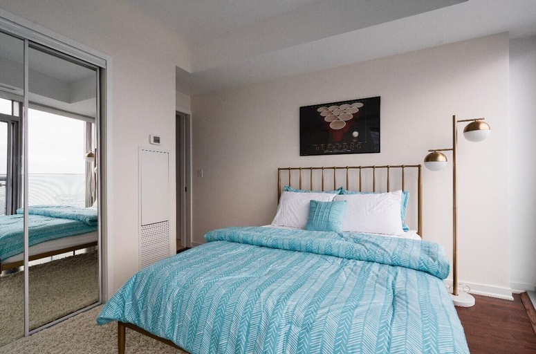 Bedroom 5, CN Tower Facing, Parking, King Bed, Toronto