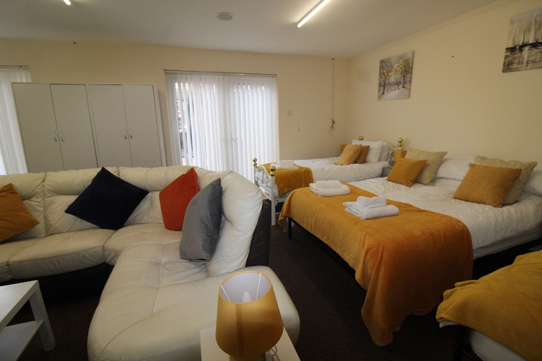 Bedroom 5, Annex St Ann's, Rotherham