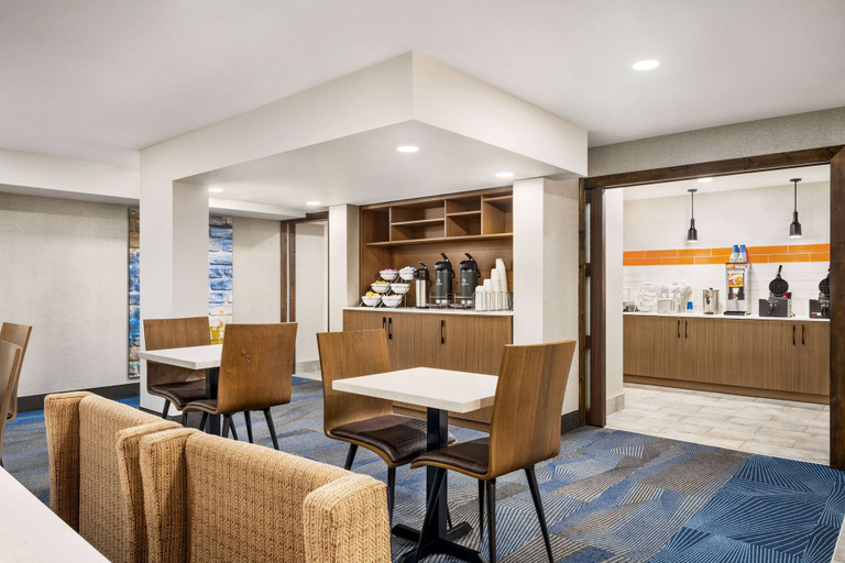 Food & Drinks 5, La Quinta Inn Lexington/Horse Park, Fayette