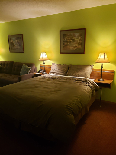 Bedroom 3, Tower Inn, Division No. 1