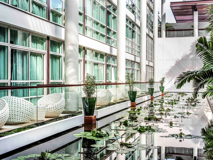 Exterior & Views 11