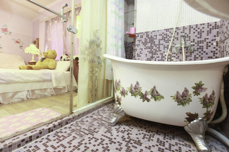 Bathroom 3, Love in Pearl Hostel, Yilan