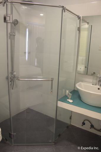 Bathroom 3, Moonbay Marina The Villas, Olongapo City