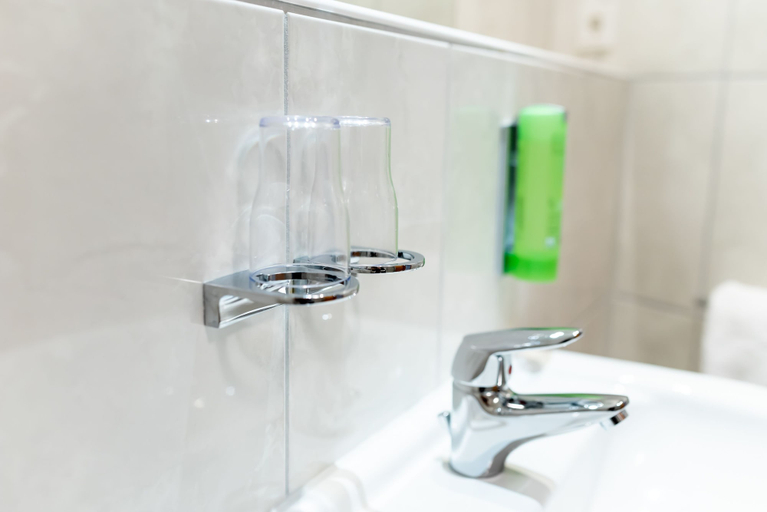 Bathroom 4, Hotel Circle Inn, Kaiserslautern