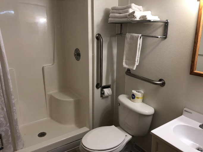 Bathroom 3, Town N' Country Motel, McCook