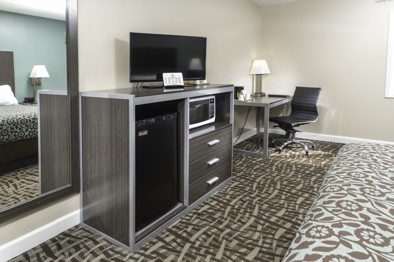 Bedroom 3, BridgePointe Inn & Suites, Pottawattamie