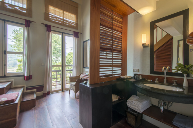 Bathroom, The Belle Rive Boutique Hotel, Chomphet