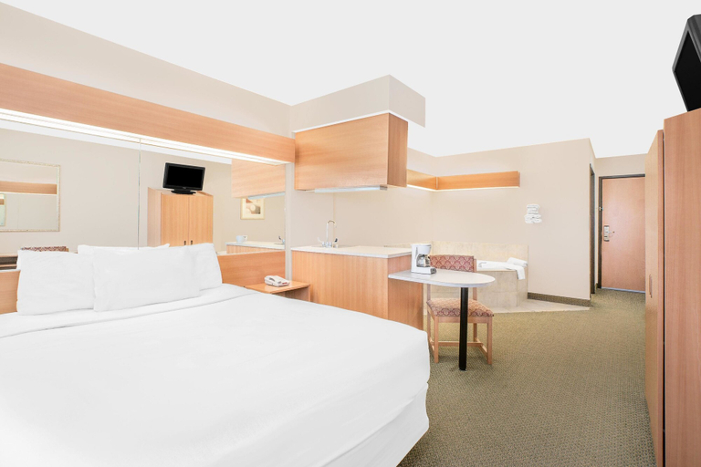 Bedroom 3, Microtel Inn & Suites by Wyndham Colfax/Newton, Jasper