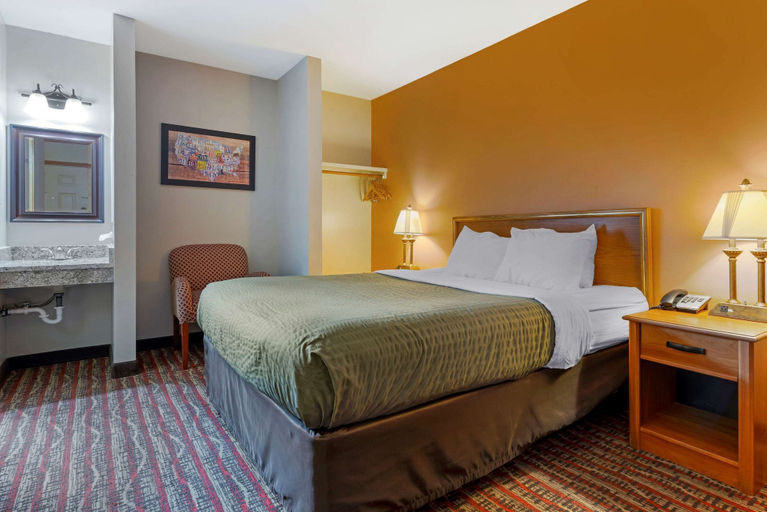 Bedroom 3, Econo Lodge Lakeview, Marquette