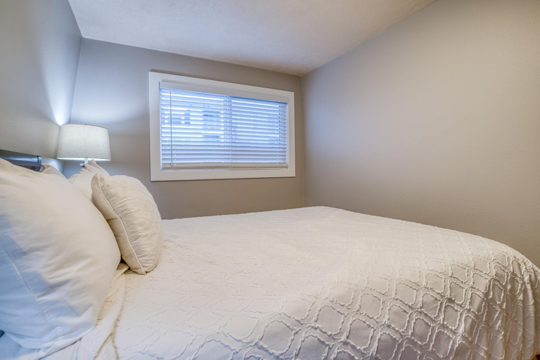 Bedroom 3, Whale Watcher Condo 2 - Meredith Lodging, Tillamook