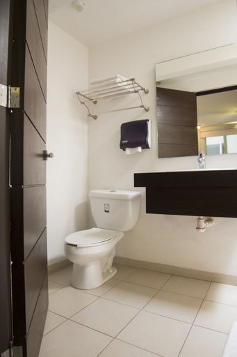 Bathroom 3, Hotel Ross Morelia, Morelia