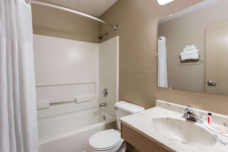 Bathroom 4, Super 8 by Wyndham Corvallis, Benton