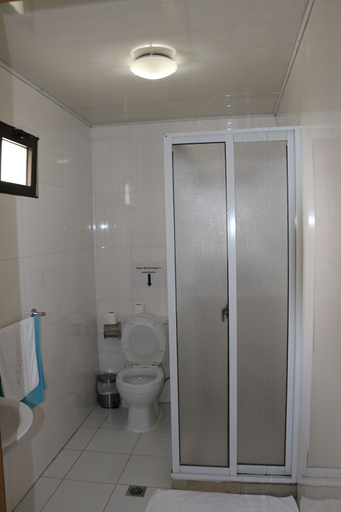 Bathroom 3, SIS Hotel, Ingombota