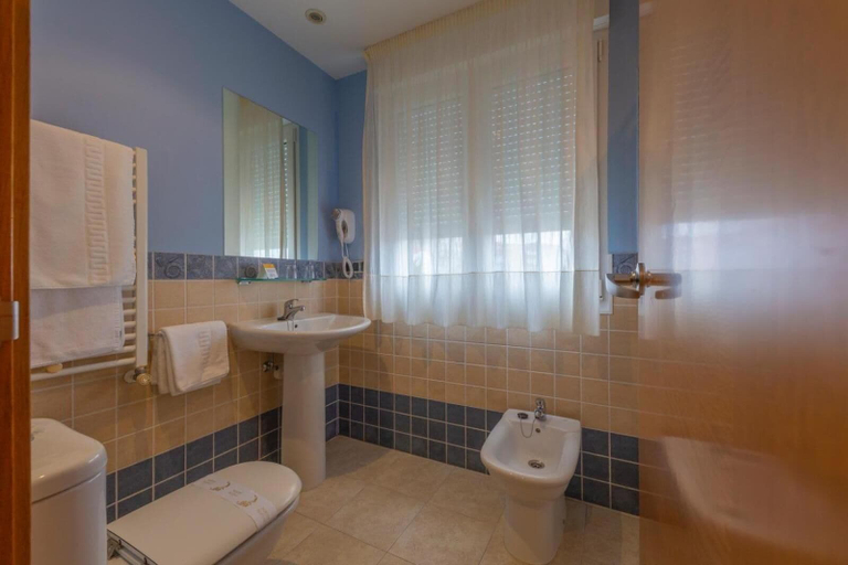 Bathroom 4, Playa de Laxe, A Coruña