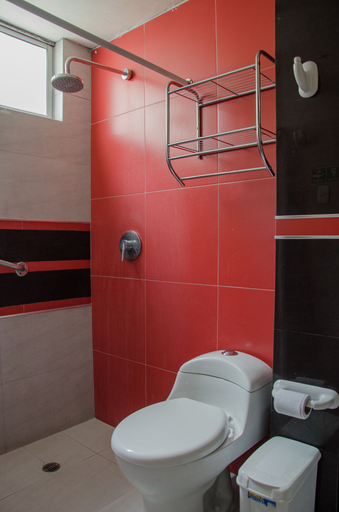 Bathroom 4, Hotel El Altar, Riobamba