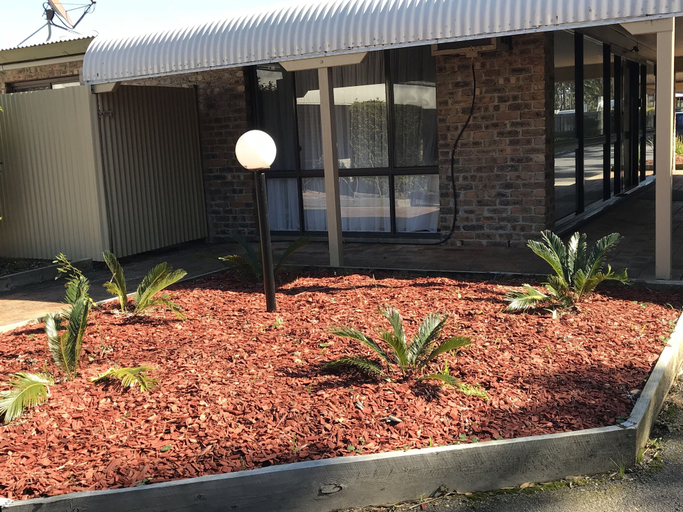 Exterior & Views 2, Tea Gardens Motel, Great Lakes