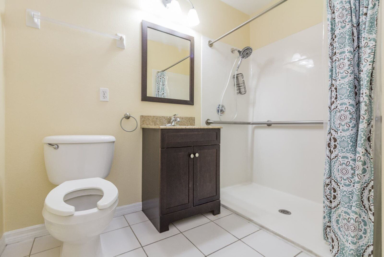 Bathroom 3, Lindfields_reserve_8805, Osceola
