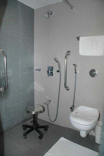 Bathroom 3, Comfort Inn Sunset, Ahmadabad