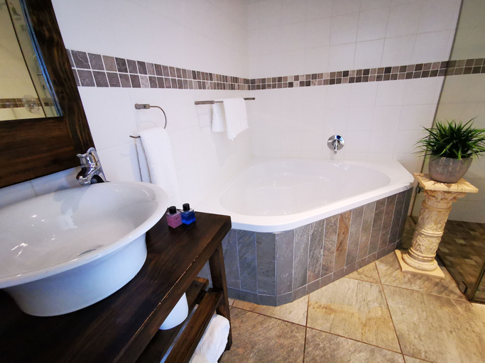 Bathroom 3, Bellamente Sirene Guesthouse, Overberg