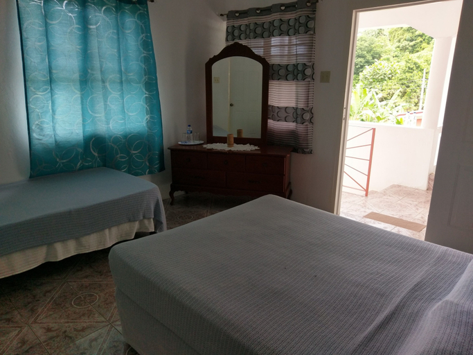 Bedroom 2, Polish Princess Guest House