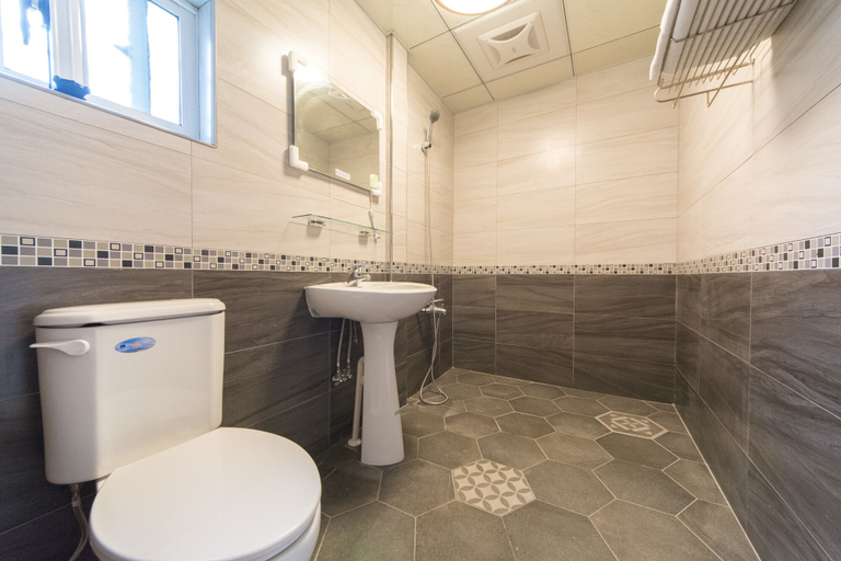 Bathroom 3, Don't Leave Fun, Taitung