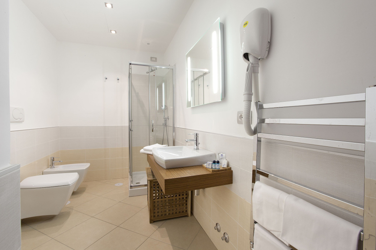 Bathroom 3, Villa Angelina, Napoli