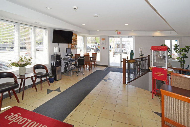 Food & Drinks 5, Econo Lodge Inn & Suites, Division No. 5