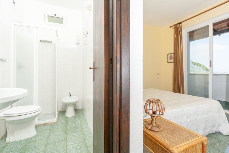 Bathroom 5, Hotel Ape Regina, Napoli