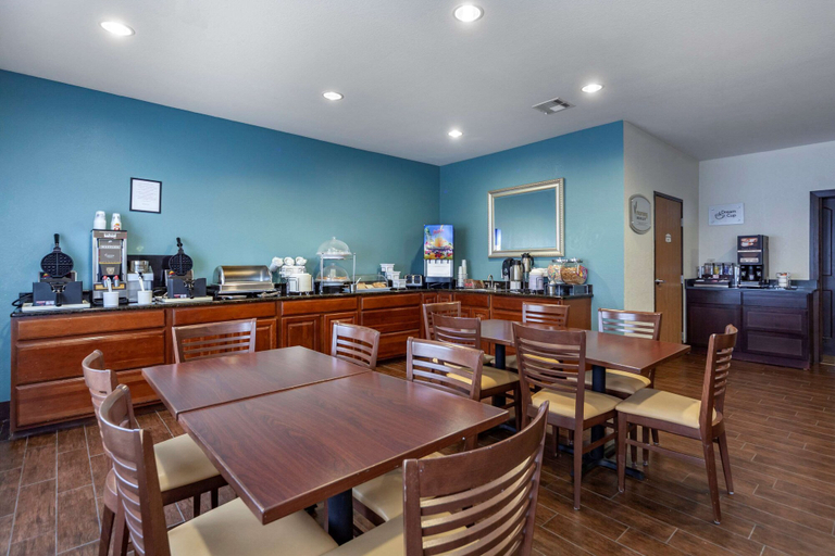 Food & Drinks 5, Sleep Inn & Suites Hays I-70, Ellis