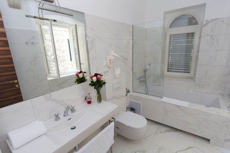 Bathroom 4, Heritage Jupiter Luxury Hotel, Split