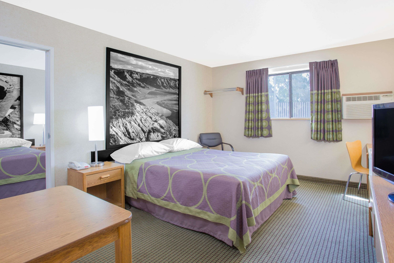 Bedroom 3, Super 8 by Wyndham Havre, Hill