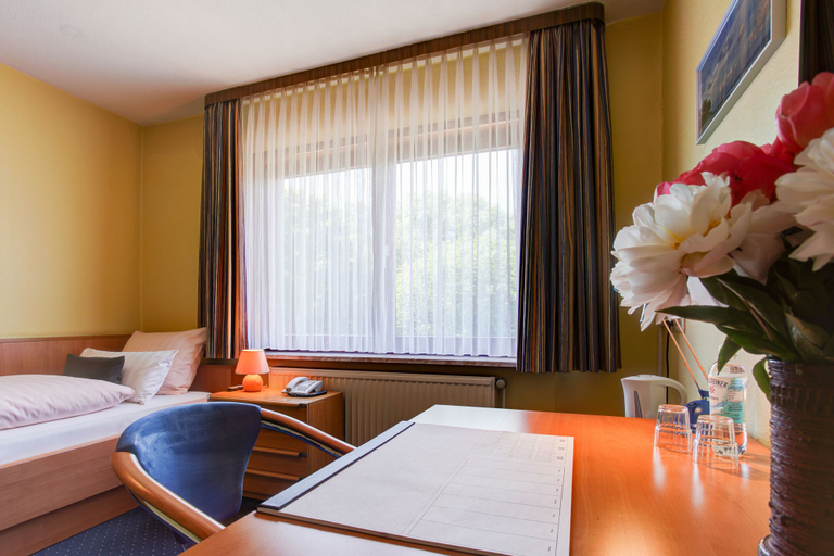 Bedroom 4, Hotel Elbinsel, Hamburg