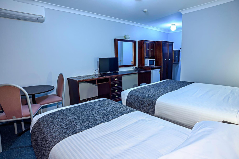Bedroom 3, Bushmans Motor Inn, Lithgow