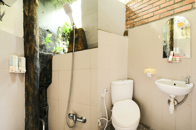 Bathroom 4, OYO 465 Alam Citra Bed & Breakfast, Bantul