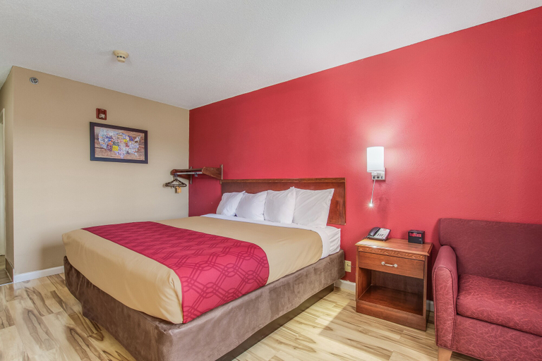 Bedroom 3, Econo Lodge Shelbyville, Shelby