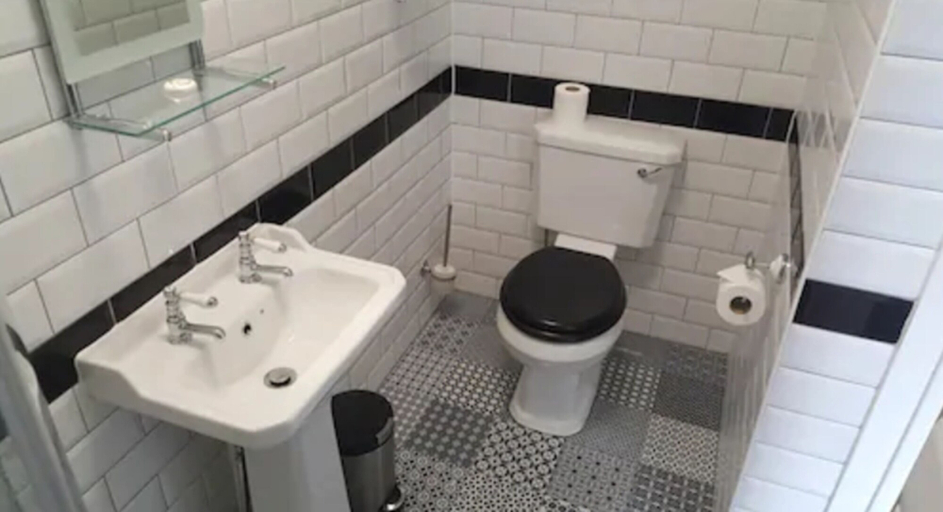 Bathroom 5, Rye Court Hotel, Buckinghamshire