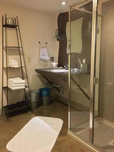 Bathroom 5, PlumpJack Inn, Placer