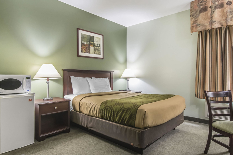 Bedroom 4, Econo Lodge, Muskoka