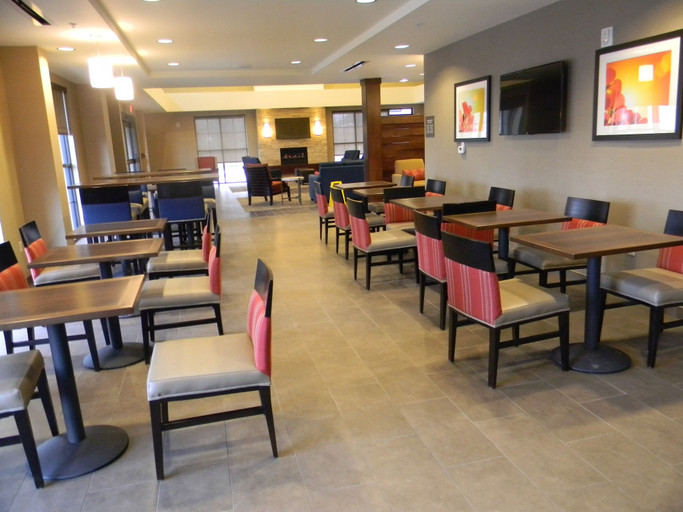 Food & Drinks 5, Comfort Suites Youngstown North, Trumbull