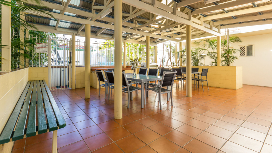 Food & Drinks 4, Toowong Central Motel Apartments, Toowong