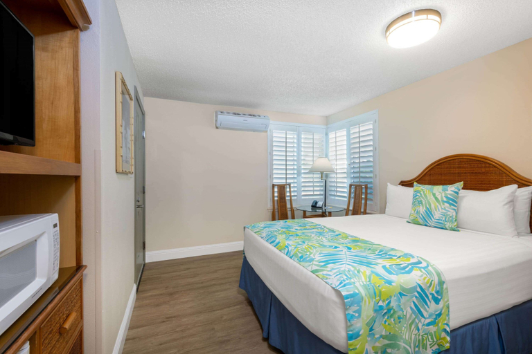 Bedroom 3, Days Inn by Wyndham Maui Oceanfront, Maui