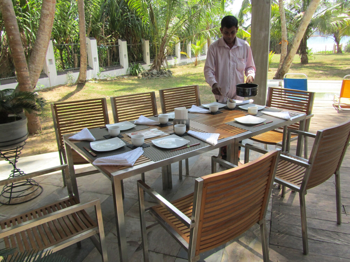 Food & Drinks 5, Isana Beach House, Tangalle