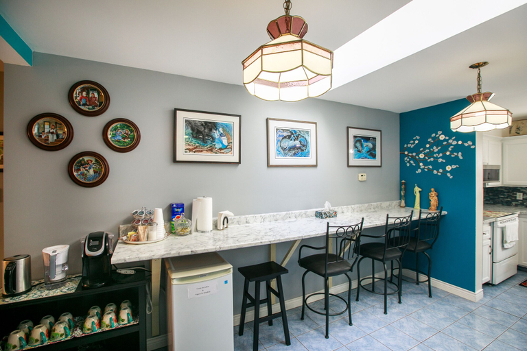 Food & Drinks, Prince Street Suites, Queens