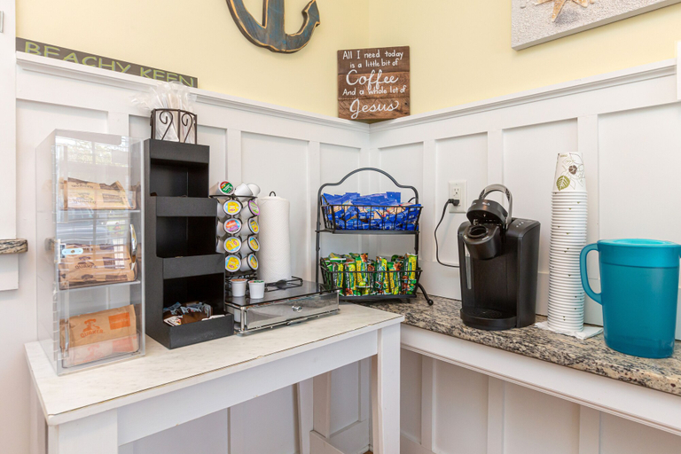Food & Drinks 5, Topsail Shores Inn, Onslow