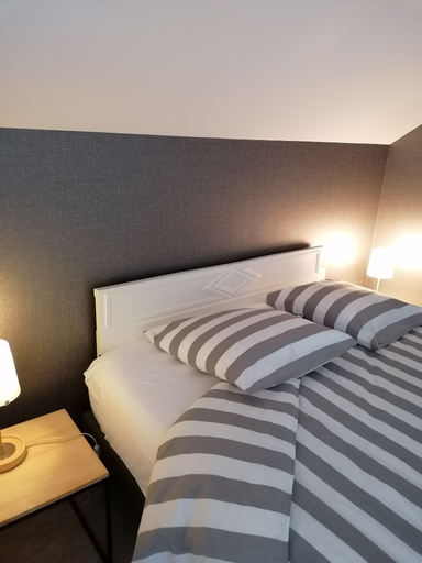Bedroom 2, Ferme de Bonavis - Studios, Nord