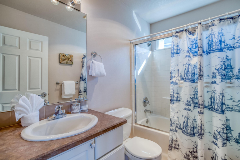 Bathroom 3, Tranquility, Lincoln